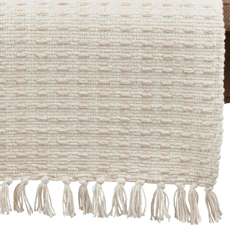 Daisetta Table Runner