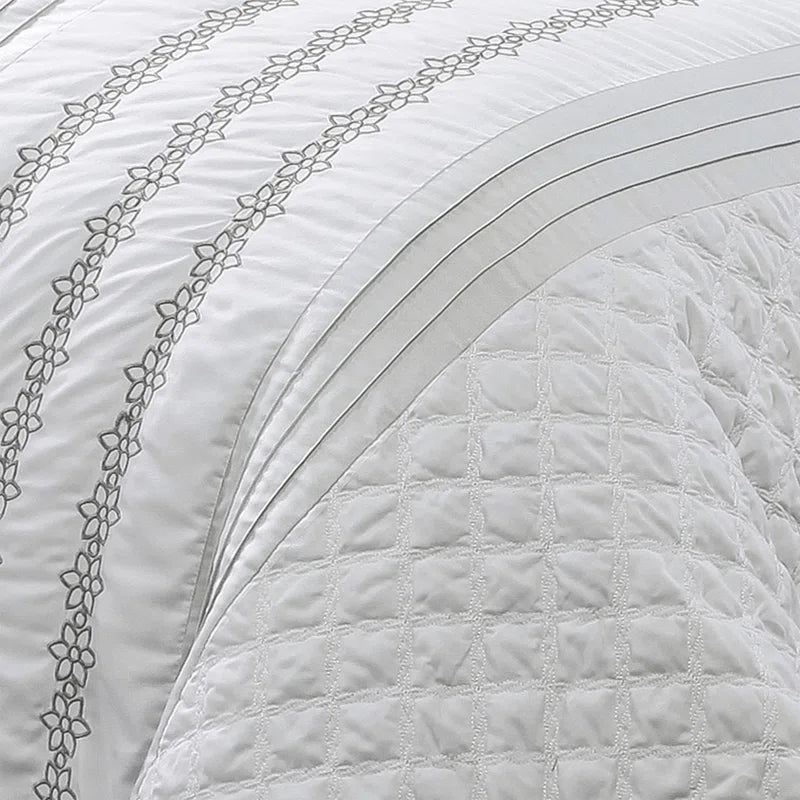 7-Piece White Modern Brushed Microfiber Comforter Set - Soft, Luxurious, and Breathable Bedding for a Restful Night&