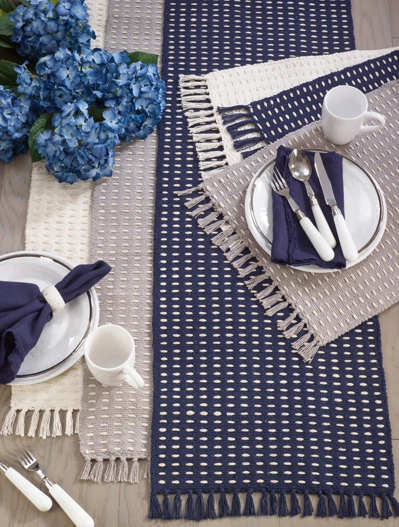 Daisetta Table Runner